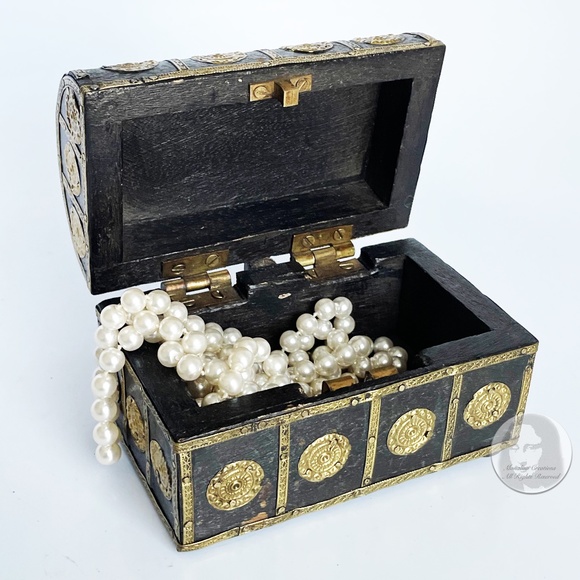 Trinket Box Wooden Pirate Chest Hinged Top Jewelry Box Gold Brown Vintage - Picture 3 of 10